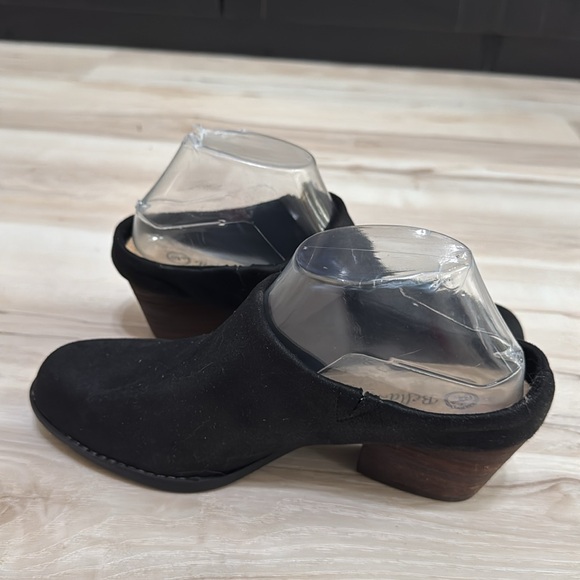 Bella Vita Carlene Chunky Heel Mules - Picture 3 of 8